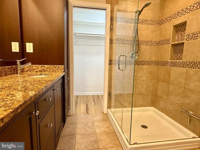 Building Photo - 5545 Doral Dr