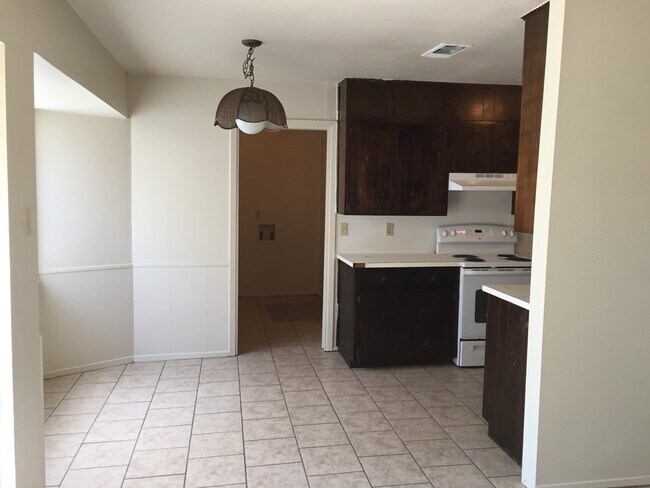 Building Photo - 4310 Prairie Dr