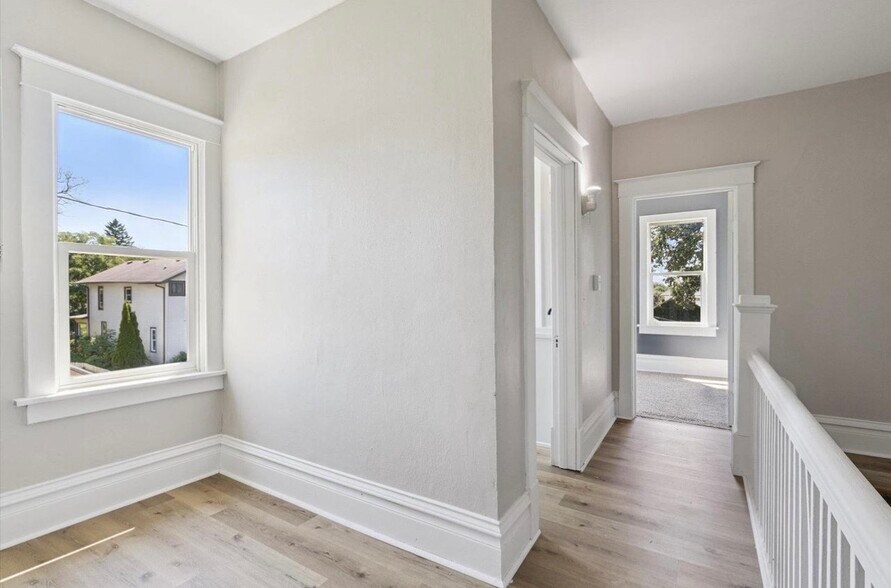 Building Photo - 1115 Laurel Ave