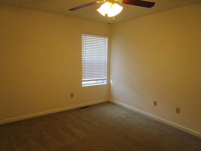 Building Photo - 3550-3552 Prescott Dr.