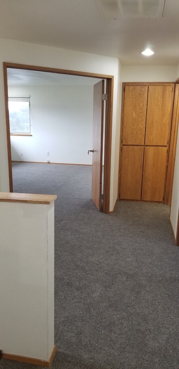 Upstairs hall to master - 10615 Hillsboro Dr NW