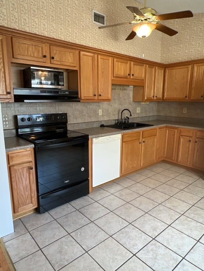 Building Photo - 115 Lancashire Rd