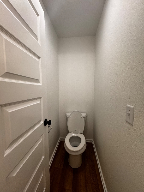 Building Photo - 935 N Labrador Ave