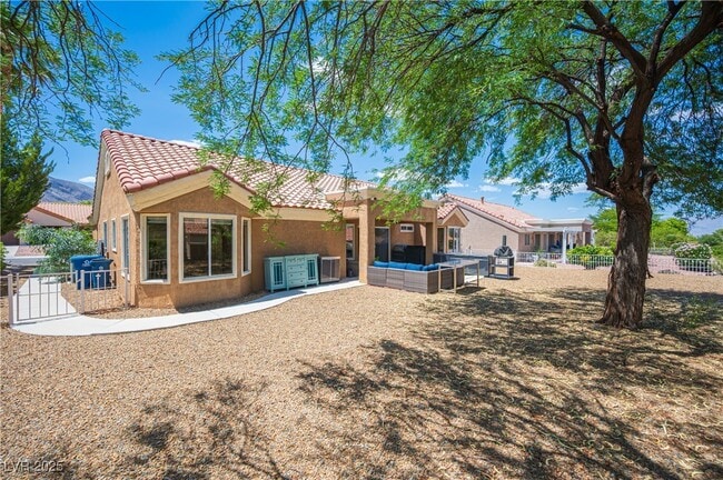 Building Photo - 2548 Tumble Brook Dr