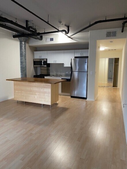Building Photo - 1643 6th Ave