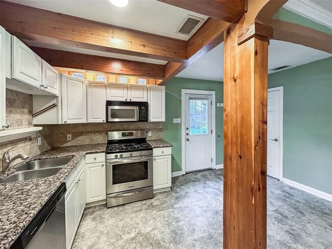 Building Photo - 805 Herndon Ln