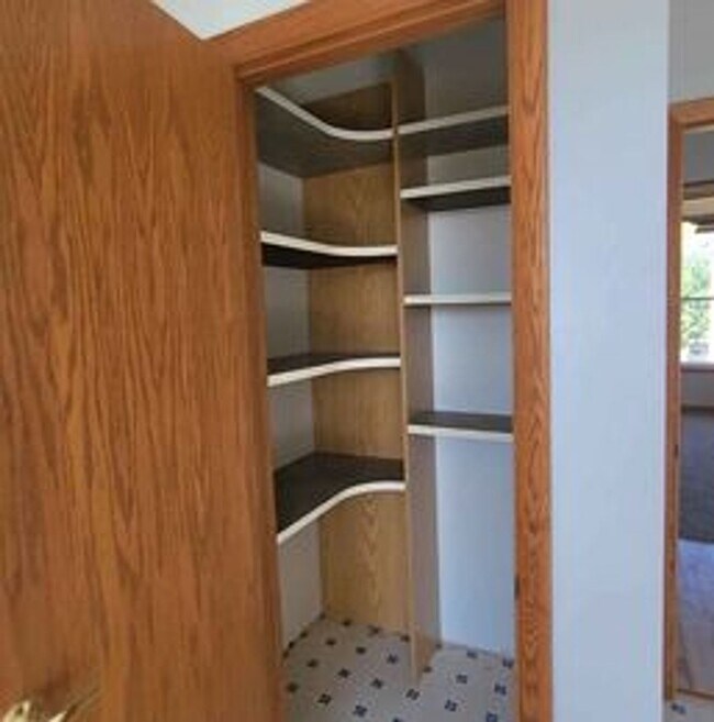 Building Photo - More Space than you can dream of! 5bed 2 b...