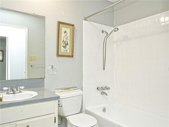 Building Photo - 1105 Alden Dr