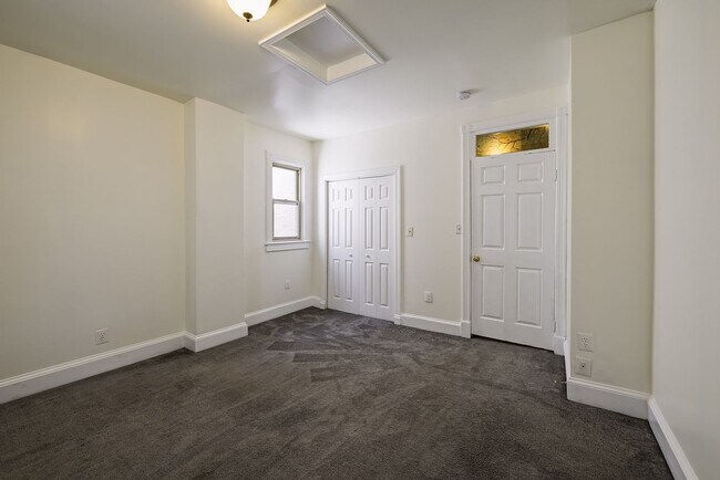 Building Photo - Historic & Charming 3BR Rowhouse near Howard is Move-in Ready!