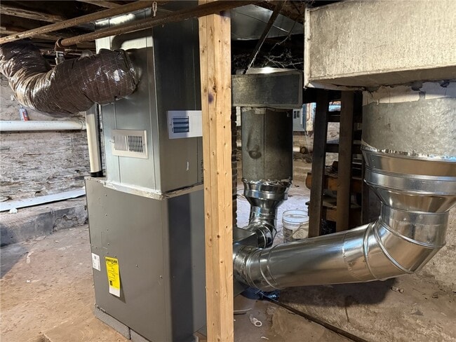 Building Photo - 42 Delaware St