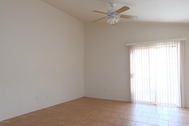 Building Photo - 8042 E Sundew Dr