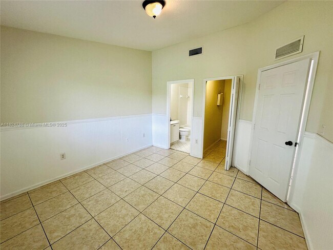 Building Photo - 1251 SE 28th Ct