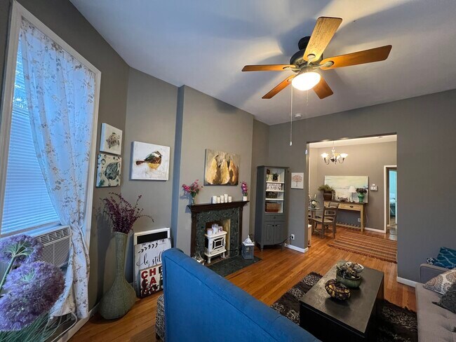 Building Photo - 1516 W Thome Ave