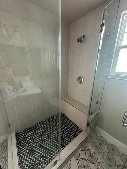 Building Photo - 16656 Ross Ln