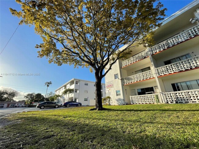 Building Photo - 17001 NE 9th Ave