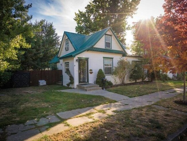 Building Photo - Beautiful 3 bedroom home in the Garden Dis...