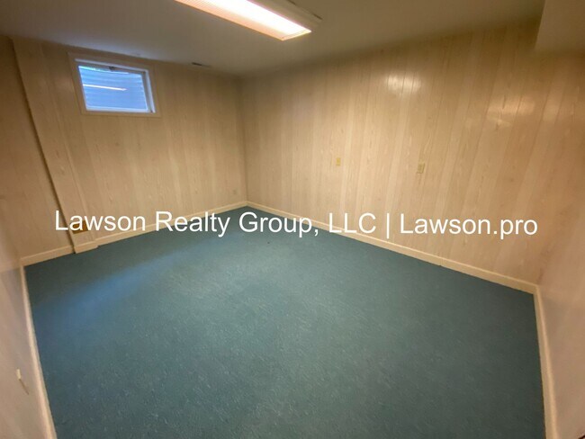 Building Photo - Spacious Hollins Four Bedroom w/ Finished Basement