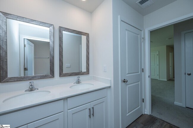 Building Photo - 115 Roocroft Ct