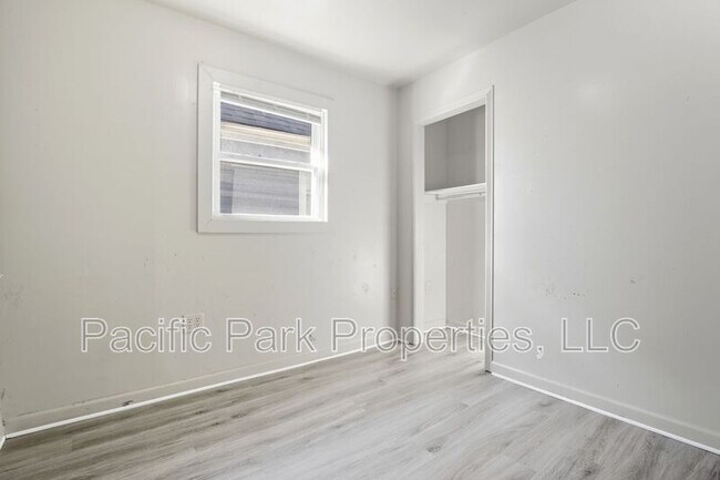 Building Photo - 502 S Holmes Ave