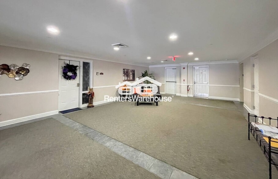 Building Photo - 500 Judah Way