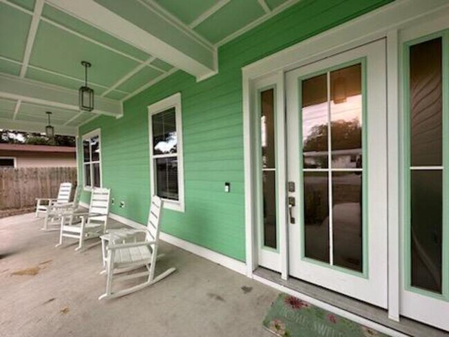 Building Photo - 104 Second Avenue Southwest