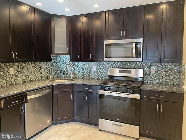 Building Photo - 81 Willow Ct