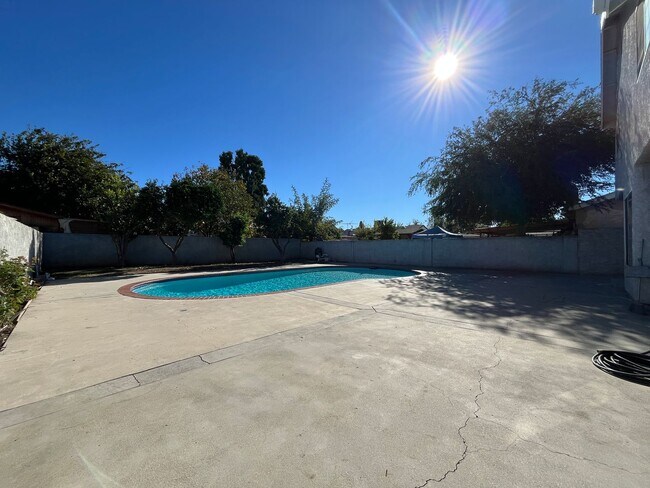 Building Photo - Reseda 4+3 w/fireplace, vaulted ceilings, new flooring, solar panels, + pool!