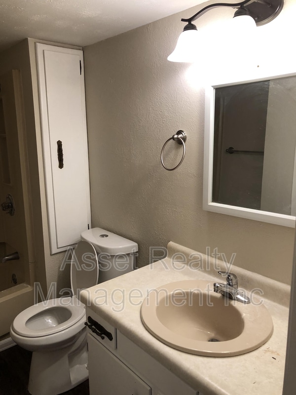 Building Photo - 218 Britton Dr