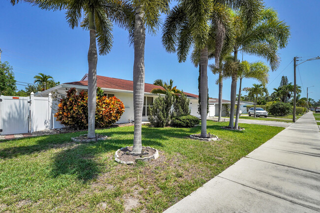 Building Photo - 600 NW 12th Ave