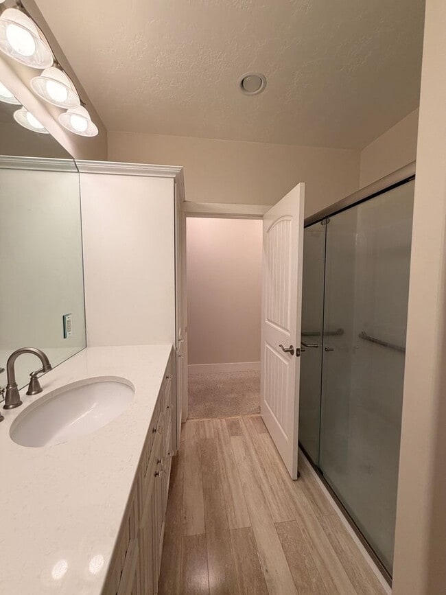 Building Photo - Dual Primary Suite's. 2 Bedroom / 2.5 Bathroom Single Level Home in NE Bend - PENDING APPLICATION