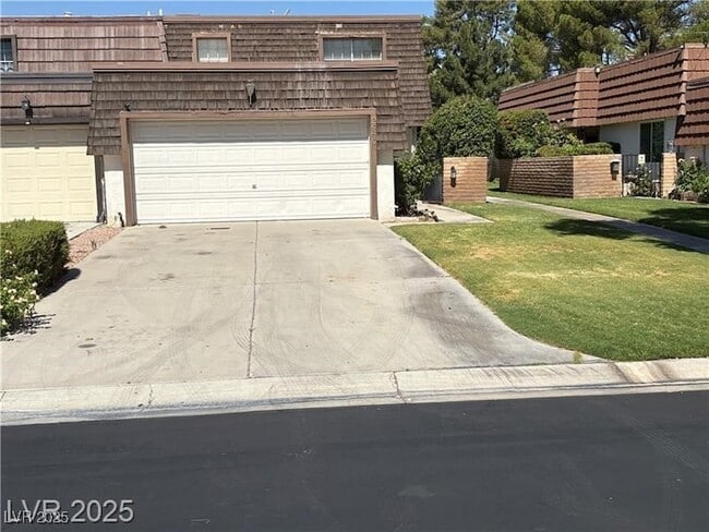 Building Photo - 2963 Pinehurst Dr
