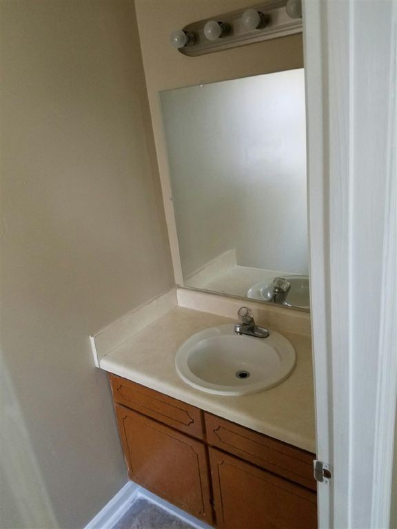 Master Bed 1/2 Bathroom - 706 Mason Terrace