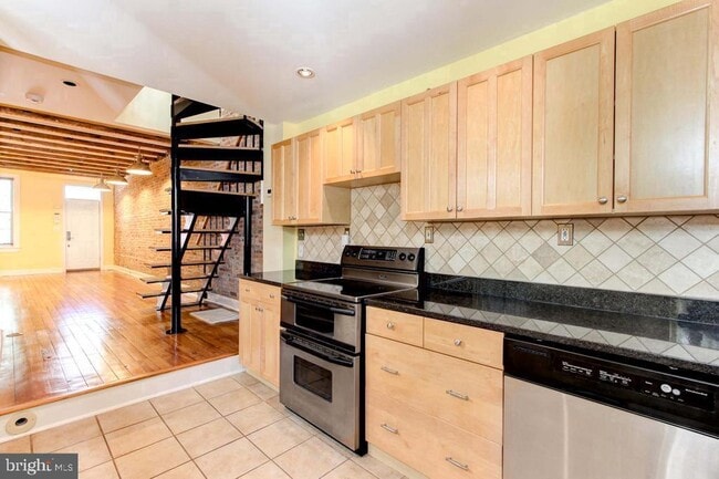 Building Photo - 1108 S Highland Ave