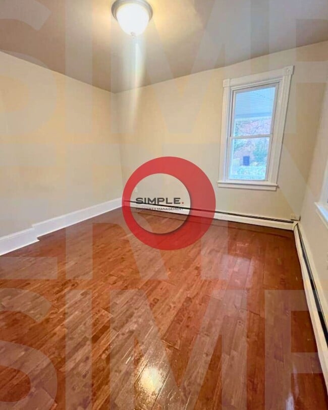 Building Photo - 3 Bedroom House