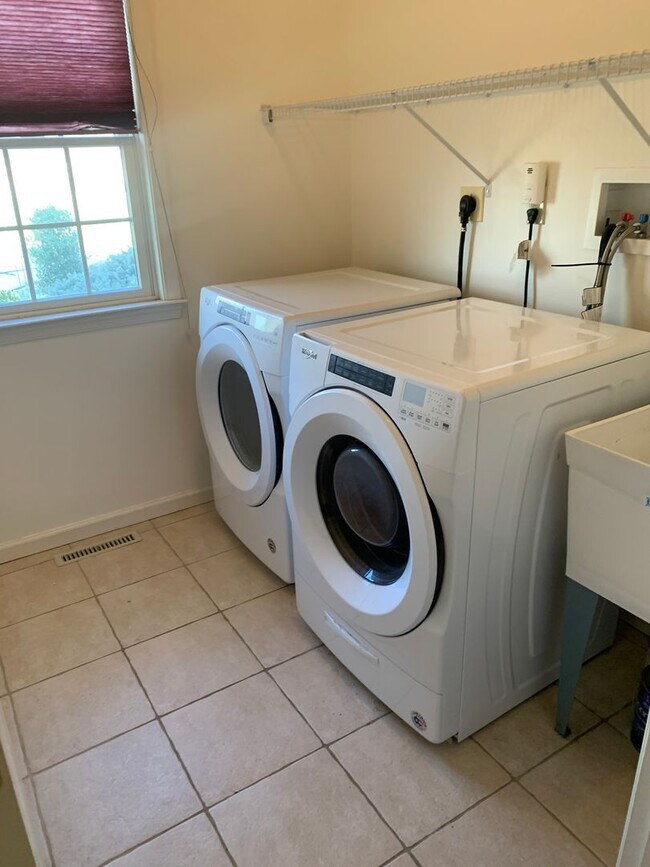 Building Photo - PARKLAND SCHOOLS- FOUR BEDROOM HOUSE compl...
