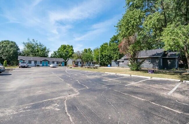 Building Photo - 413 Ewalt Ave