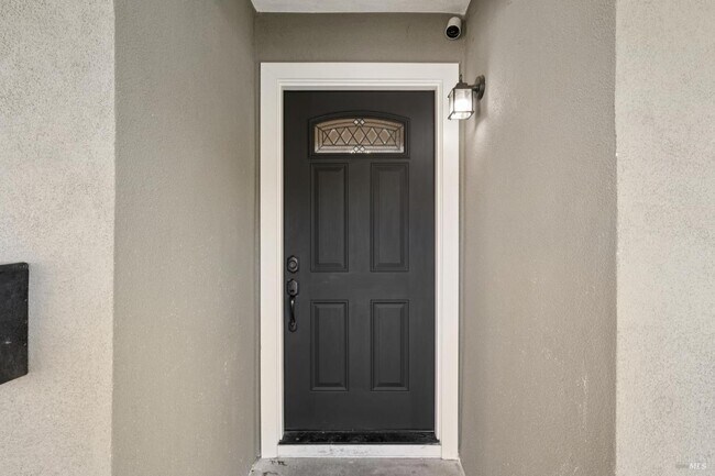 Building Photo - 918 Las Pavadas Ave