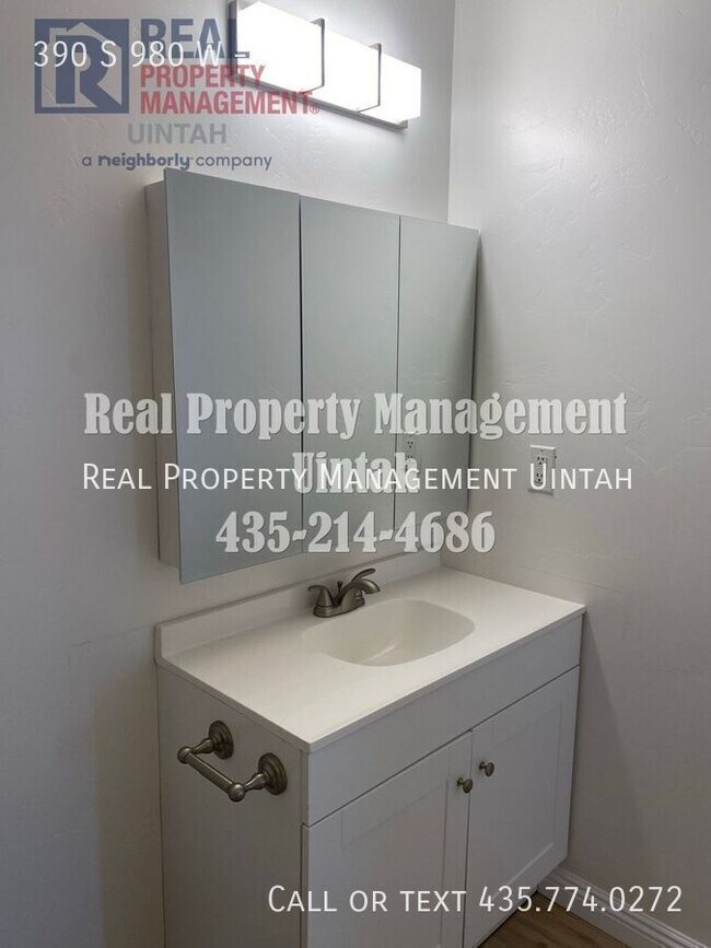 Building Photo - 390 980