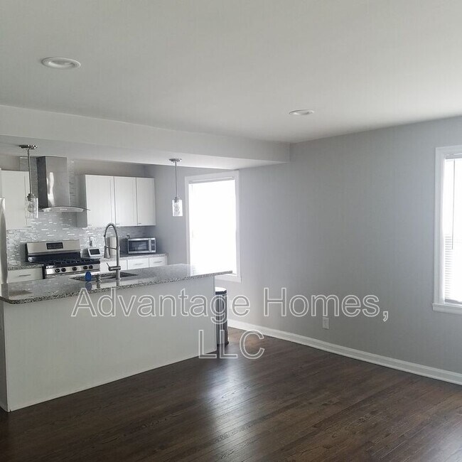 Building Photo - 413 E 63rd Terrace