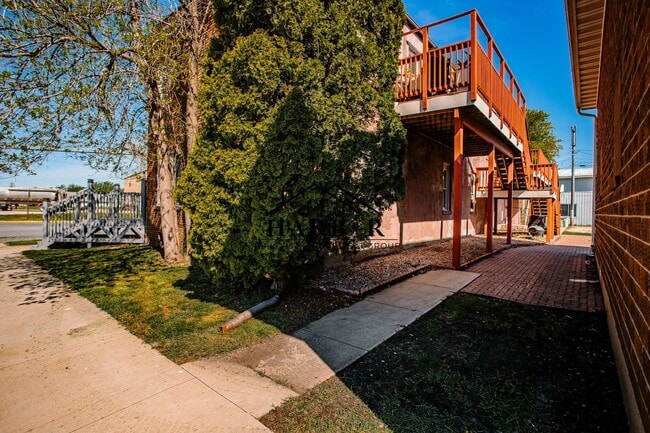 Building Photo - Great Western Apartments