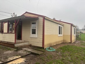 Building Photo - 148-150 Gregory Dr