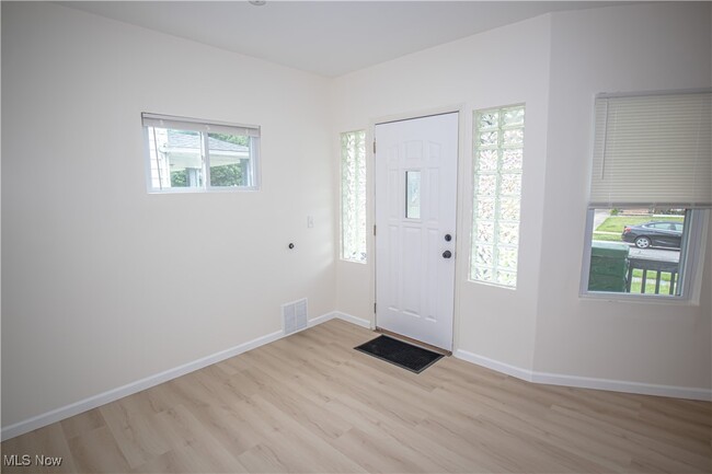 Building Photo - 3219 W 86th St