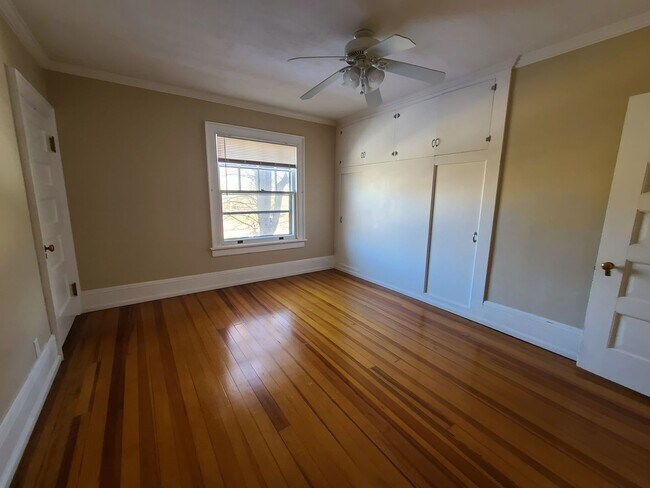 Building Photo - Gorgeous 2 bedroom, 1 bath apartment in Shields Mansion in the historic Old North End