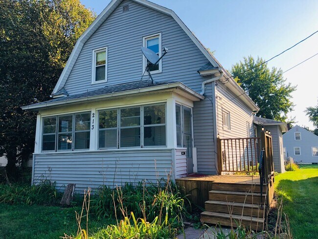 Primary Photo - 2-Bed House in Waterloo