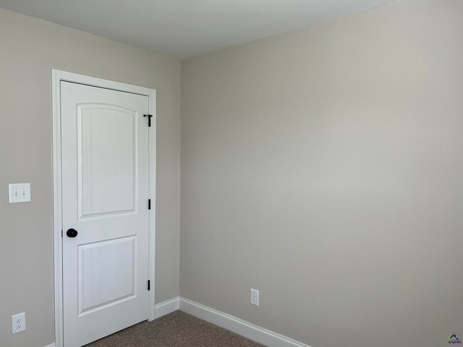Building Photo - 202 Red Tail Cir