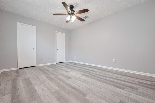 Building Photo - 10610 Plainfield St