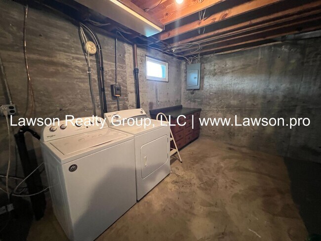 Building Photo - Very Nice Updated Ranch in Salem (Glenvar ...