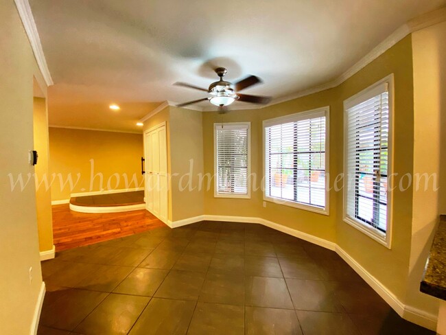 Building Photo - Professionally designed condo! Large kitch...