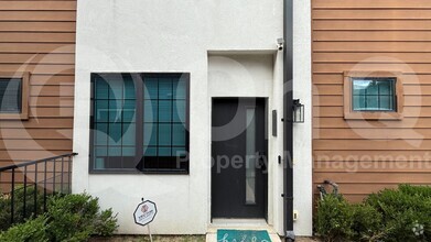 Building Photo - 1910 Caddo St