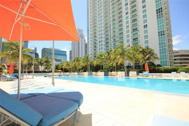 Building Photo - 950 Brickell Bay Dr